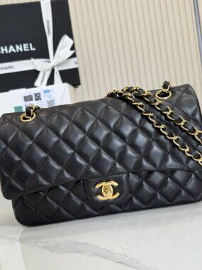 Chanel Classic Flap Plain Leather Bag  Length 25 × Width 6 × Height 14.5 cm
